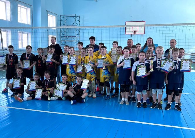 В Ребрихе завершился турнир по волейболу среди юношей до 14 лет XLIV краевой Спартакиады спортшкол