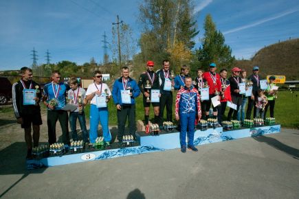 В Барнауле прошло летнее открытое первенство края среди ветеранов на призы олимпийского чемпиона Сергея Тарасова.