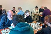 Артём Киселёв из Ребрихинского района выиграл сельское первенство края по шахматам