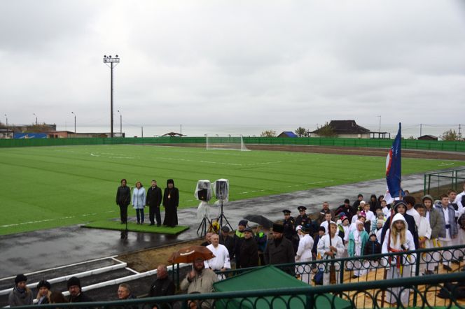 В Яровом открыли современное футбольное поле с искусственным покрытием (фото).