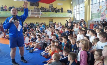 Александр Карелин посетил V Всероссийский турнир «Кубок единства» в Бийске.