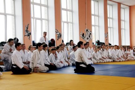 Около 350 детей и подростков приняли участие в краевых соревнованиях «Мастера татами – без наркотиков» в Барнауле (фото).