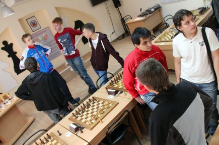 Алтайские спортсмены выиграли четыре медали на домашнем первенстве Сибири по быстрым шахматам.