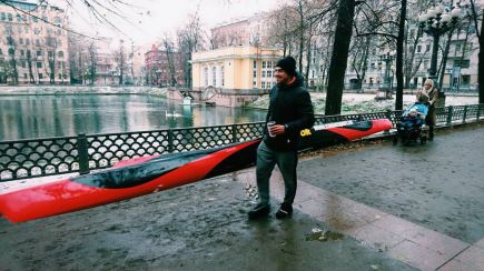 Каноист Андрей Крайтор дал старт акции «Лодка в городе» (видео).