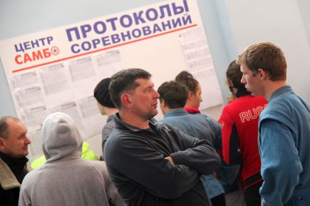В Алтайском центре самбо провели чемпионат и первенство края (фото).