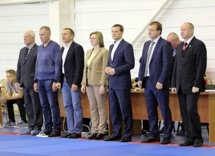 Спортсмены из 16 регионов приняли участие во Всероссийских соревнованиях, посвящённых памяти борцов Алтайского края.