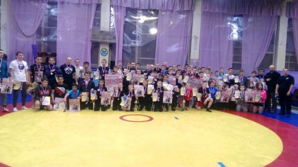 В Барнауле состоялся межрегиональный турнир «Сибирский борец» по грэпплингу и панкратиону.