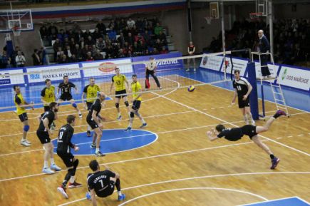 «Университет» на своей площадке разгромил екатеринбургский «Локомотив-Изумруд» – 3:0.