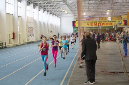 Первенство Сибирского федерального округа по легкоатлетическому троеборью «Шиповка юных» прошло в Барнауле.