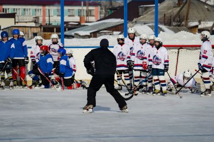 Тренеры и игроки СДЮШОР «Алтай» провели мастер-класс в Тюменцево.