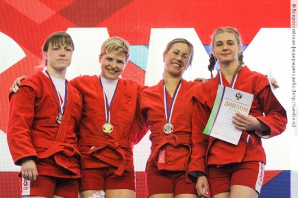 Ирина Громова (вторая справа) - бронзовый призёр чемпионата России - 2017