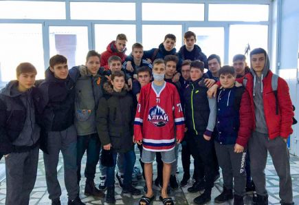 Игроку хоккейной команды «Алтай-2001» Сергею Жукову требуется финансовая помощь в дорогостоящем лечении онкологического заболевания.