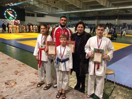 Спортсмены барнаульской ДЮСШ "Рубин" - победители и призёры Всероссийского турнира по всестилевому каратэ.