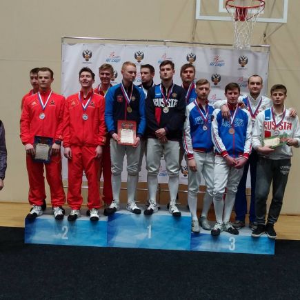 В заключительный день первенства России среди молодёжи до 24 лет сборная саблистов Алтайского края выиграла бронзовые медали.