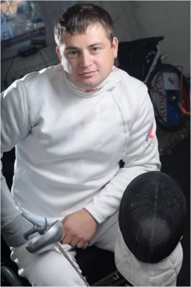 Константин Бейч - чемпион России по фехтованию на колясках. 