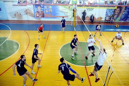 В городе Яровое прошёл традиционный краевой турнир среди мужских и женских команд «В память о героях».