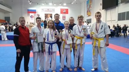 На первенстве России по cинкёкусинкай алтайские спортсмены завоевали пять медалей.
