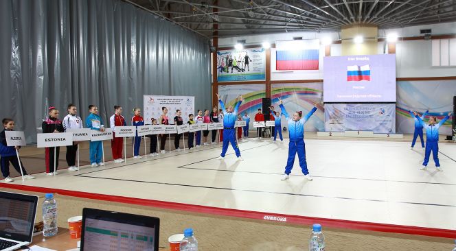 Гимнасты Барнаула и Рубцовска приняли участие в международных соревнованиях "Открытый кубок Калининграда".