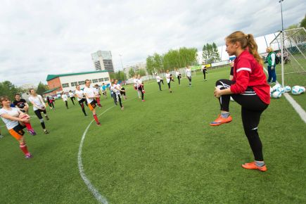 Краевой фестиваль футбола в Барнауле собрал более 2000 участников (фото).