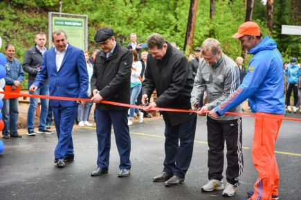 Новую лыжероллерную трассу в Белокурихе открыли лучшие биатлонисты России и Казахстана