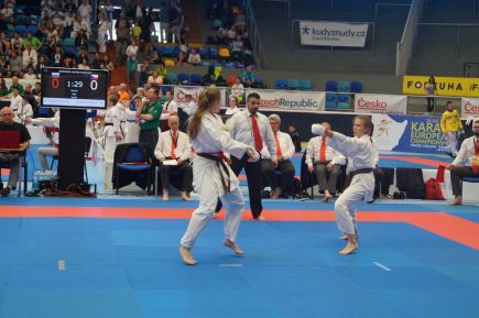 Карина Мешалкина из барнаульской ДЮСШ "Рубин" завоевала бронзовую медаль чемпионата Европы по каратэ-до (SKIF) в детской возрастной категории. 