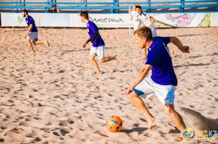 Алтайские пляжные футболисты открыли сезон в Казахстане.
