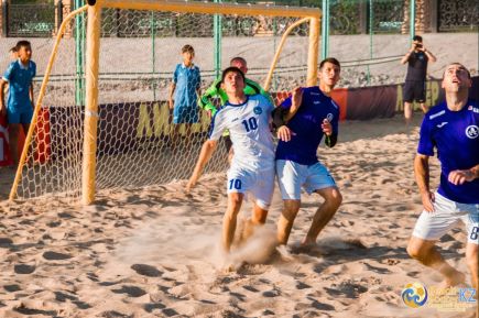 Алтайские пляжные футболисты открыли сезон в Казахстане.