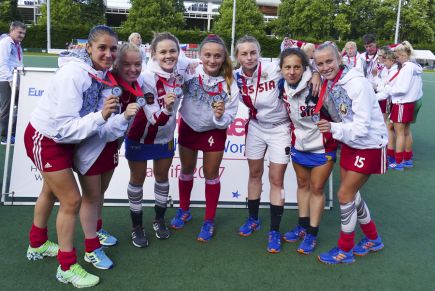 Игроки барнаульского «Коммунальщика» помогли женской сборной России вернуться в элитный дивизион чемпионата Европы.