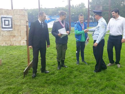 В Алтайском крае впервые провели соревнования по спортивному метанию ножей.