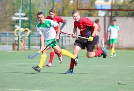 Мужская сборная Алтайского края в первом матче домашнего тура высшей лиги уступила команде "Динамо-2» из Екатеринбурга - 2:4.