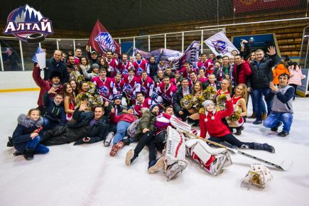 Хоккейный клуб «Алтай» 14 сентября проведёт встречу с болельщиками.