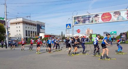 В рамках Всероссийского дня бега «Кросс нации» в Барнауле прошли массовые соревнования на лыжероллерах.