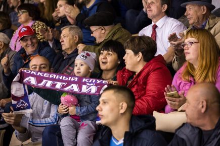 В сентябре домашние матчи «Алтая» посетили более 8 000 болельщиков.