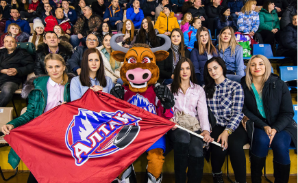 В сентябре домашние матчи «Алтая» посетили более 8 000 болельщиков.