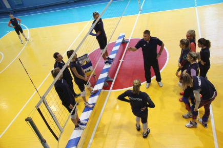 Женская волейбольная команда «Алтай-АГАУ» провела открытую тренировку.