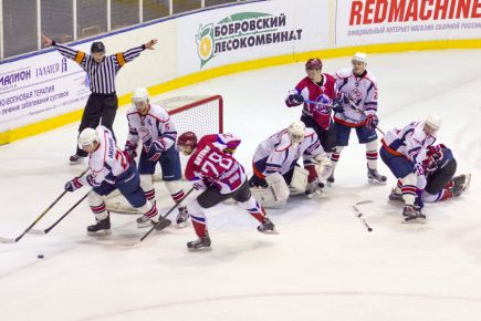 В повторной игре "Алтай" уступил саратовскому "Кристаллу" - 2:4. 