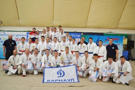 В Барнауле завершился чемпионат Алтайского края по рукопашному бою, посвящённый памяти погибших сотрудников спецподразделений.