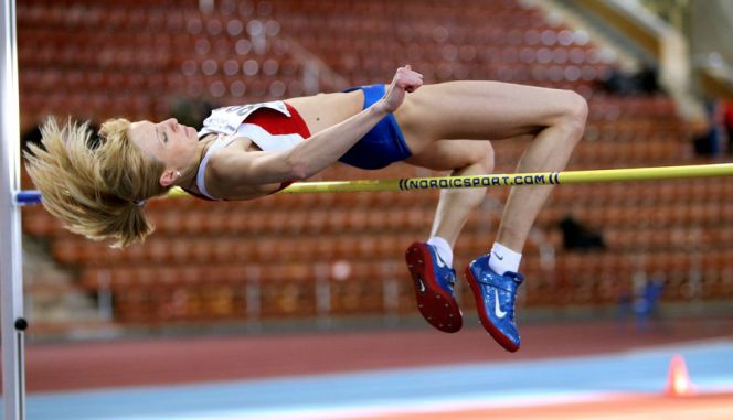 Оксана Старостина на зональных соревнованиях III Всероссийской Универсиады в Омске установила рекорд края по прыжкам в высоту.