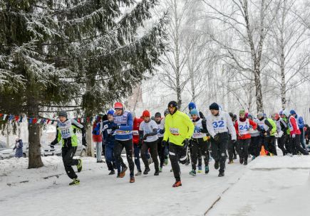 В Барнауле состоялся зимний полумарафон, посвящённый 30-летию клуба любителей бега "Восток". 