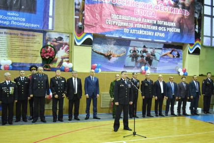 Всероссийский фестиваль бокса памяти погибших сотрудников УФСБ России по Алтайскому краю собрал в Барнауле сотню боксёров.