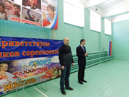 В Барнауле состоялся Рождественский фестиваль спорта среди воспитанников краевых центров помощи детям, оставшимся без попечения родителей.