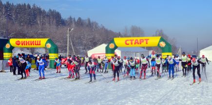 В селе Алтайском провели краевые соревнования на длинных дистанциях «Рождественская лыжня».