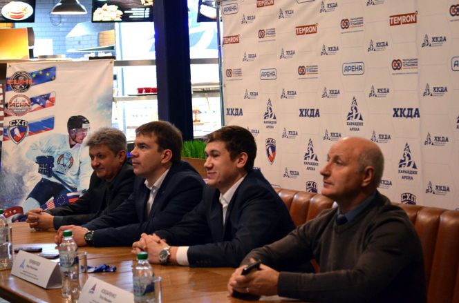 В Барнауле прошла пресс-конференция с обладателем Кубка мира по университетскому хоккею Иваном Переверзевым.