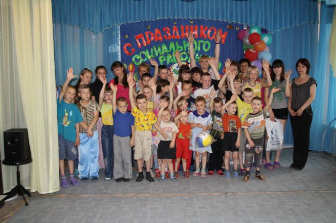 Тренерский коллектив и учащиеся СДЮШОР по волейболу «Заря Алтая» присоединились к Всероссийской акции «Добровольцы – детям».