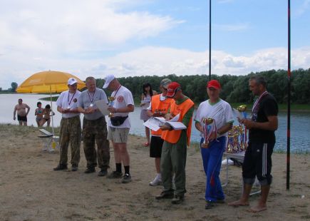 В Барнауле состоялись соревнования по ловле рыбы поплавочной удочкой среди госслужащих Алтая.