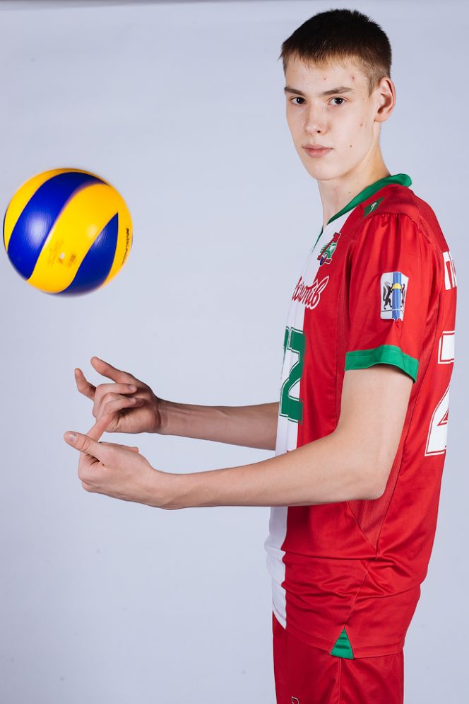 Воспитанник алтайского волейбола Роман Поталюк вызван в юношескую сборную России