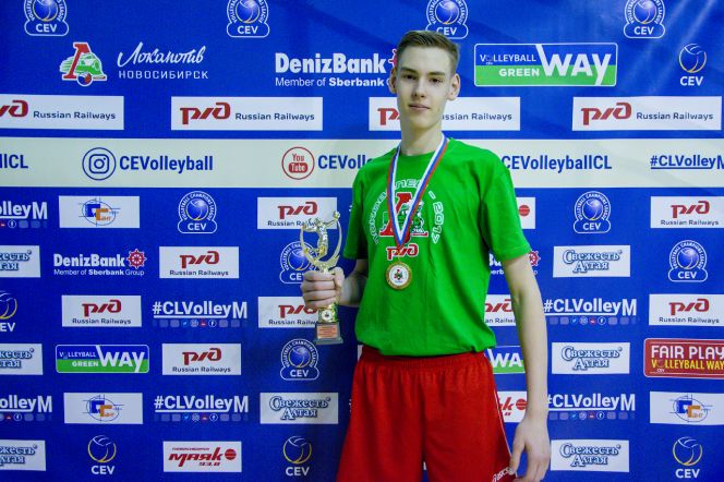 Воспитанник алтайского волейбола Роман Поталюк завоевал бронзовые медали первенства страны