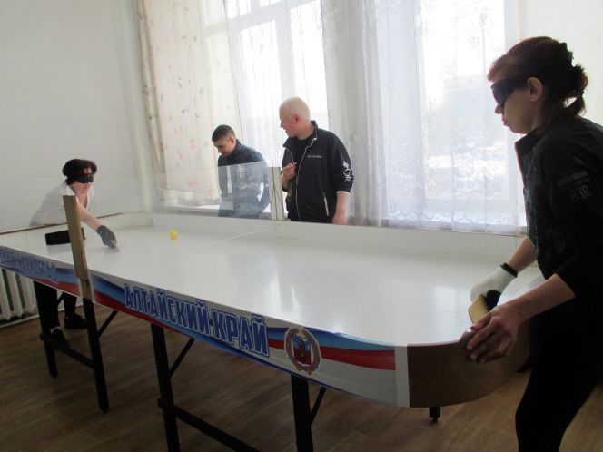 Незрячие спортсмены из пяти регионов приняли участие в Открытом чемпионате Алтайского края по настольному теннису