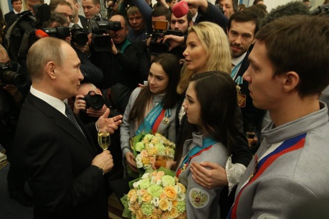 Президент России Владимир Путин вручил в Кремле госнаграды победителям и призёрам XXIII зимних Олимпийских игр