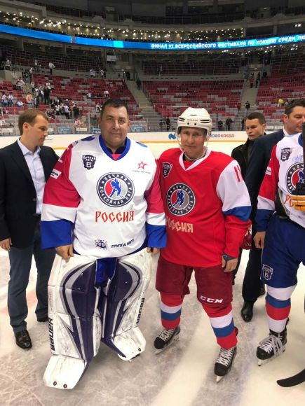 Алтайский хоккеист играл с Путиным, Шойгу, Буре